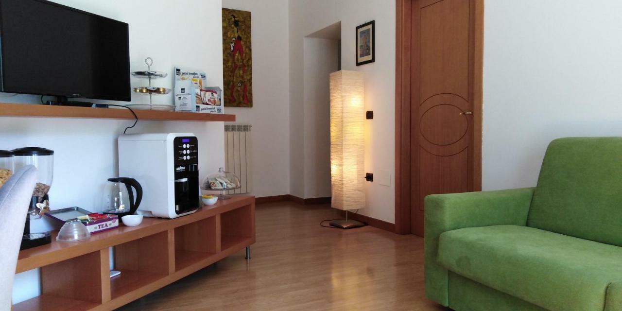 Maria Carolina Casavacanze Apartment Caserta Luaran gambar
